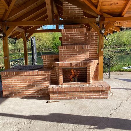 Moonlake Chalet Gainesti Exterior photo